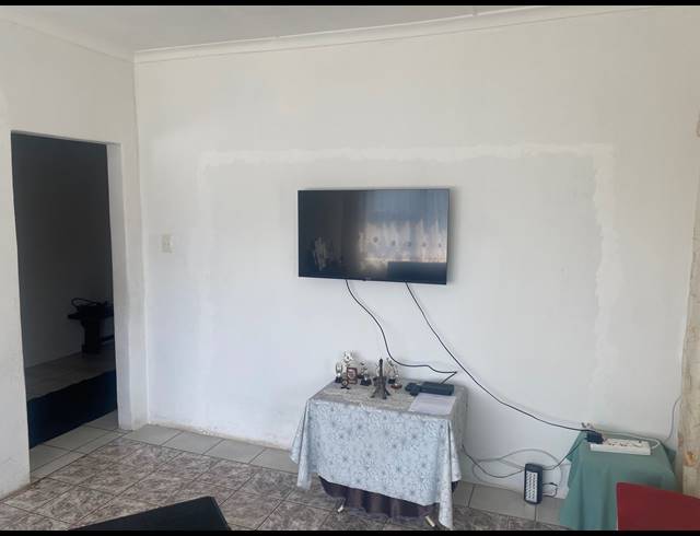 6 BEDROOM COMPOUND FOR SALE IN NORTHDALE